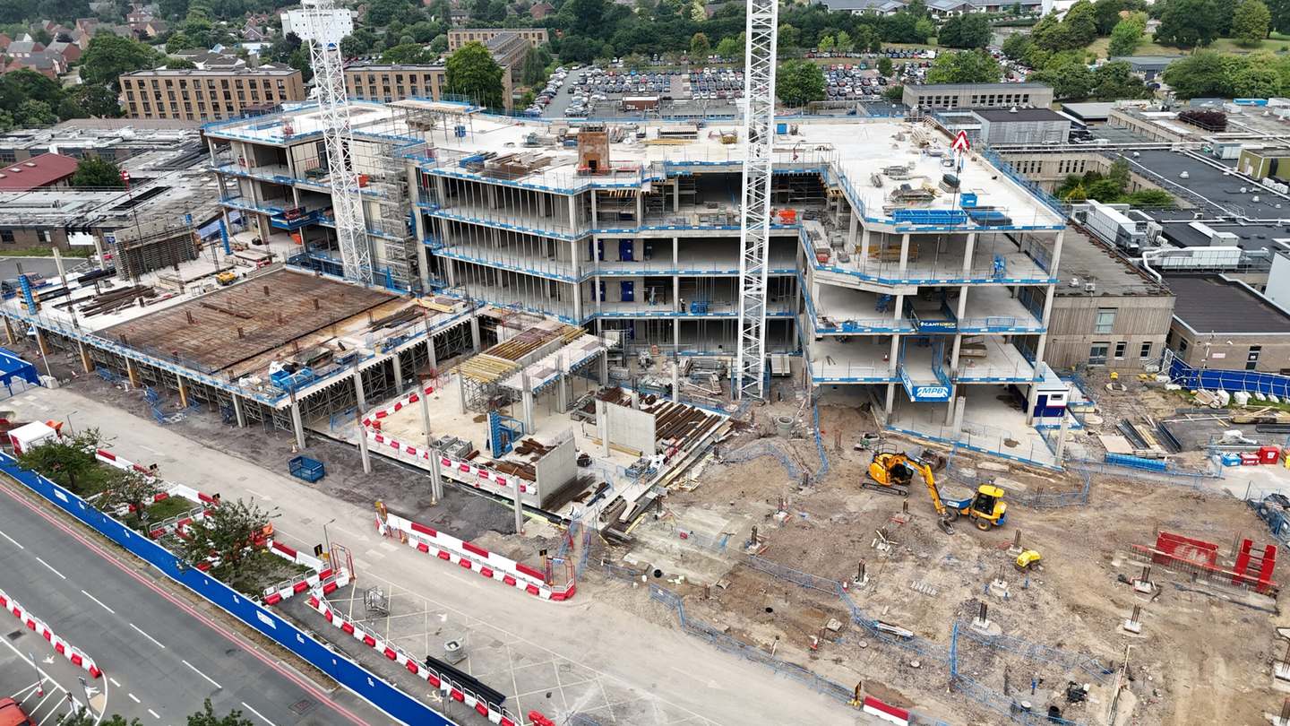 Royal Shrewsbury Hospital: Aerial view one year into construction (Jul 2025)